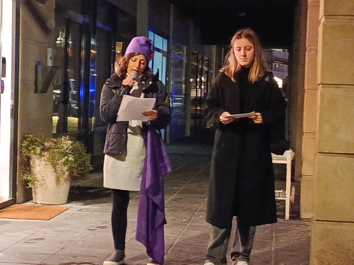 AlberroTeo's tweet image. ✋🟣 Gaur, iazko azaroaren 25etik Euskal Herrian eraildako sei
emakumeak gogora ekarri ditugu gure herriko kaleetan.
Eta, ezinbestean, iaz Antxon pairatu genuen erailketa gogora ekarri dugu,  hemendik egun batzuetara urtebete beteko baita. 

Maitasun osoz gogoratzen zaituztegu.