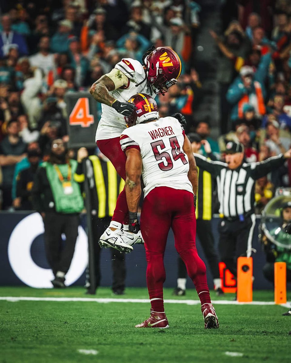 Commanders_DC's tweet image. Tweeting at the
@Commanders
 everyday until they follow me...

Day 2,004

Week 12 BYE. Well, we didn’t lose which is nice.  

#WashingtonCommanders #HTTC #RaiseHail #Day2004 2️⃣0️⃣0️⃣4️⃣