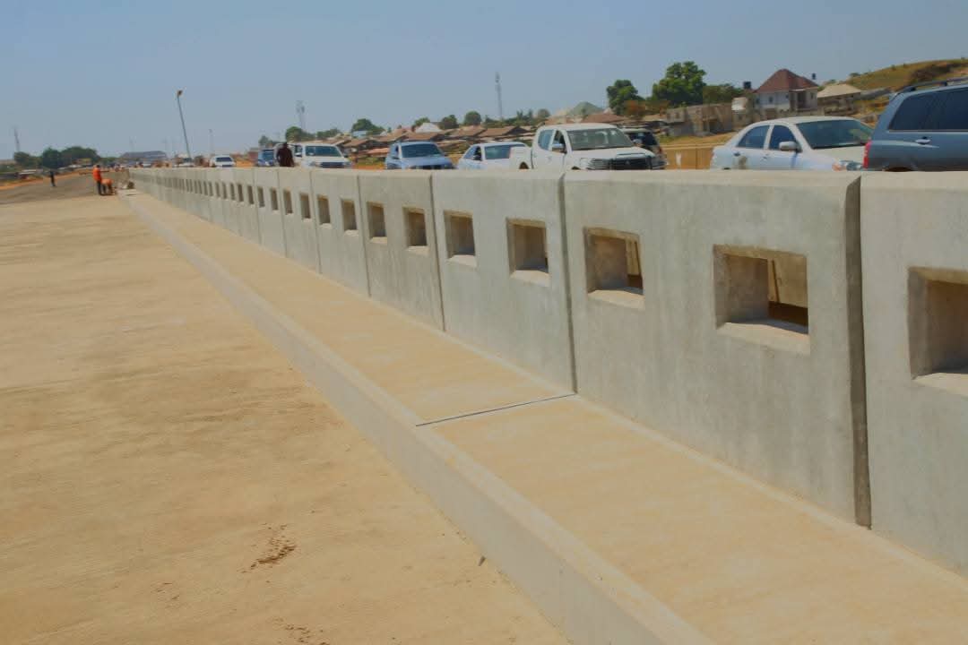GovWike's tweet photo. Today, I inspected the ongoing construction of dual carriageway (Kuje Highway 105) from Airport Expressway to Kuje Township and the dualization of the Kuje to Gwagwalada, both in Kuje Area Council.

On the Airport Expressway to Kuje Road, I am very impressed with the level of work and the quality of job being done by ArabContractors, and they have promised to keep their own agreement that by June next year, the project will be delivered.

Regarding the Kuje to Gwagwalada Road, the project, which was awarded this year, is very strategic in improving connectivity and commerce in the FCT.  When completed, residents will be able to link Gwagwalada from Kuje, without going through the Airport road.