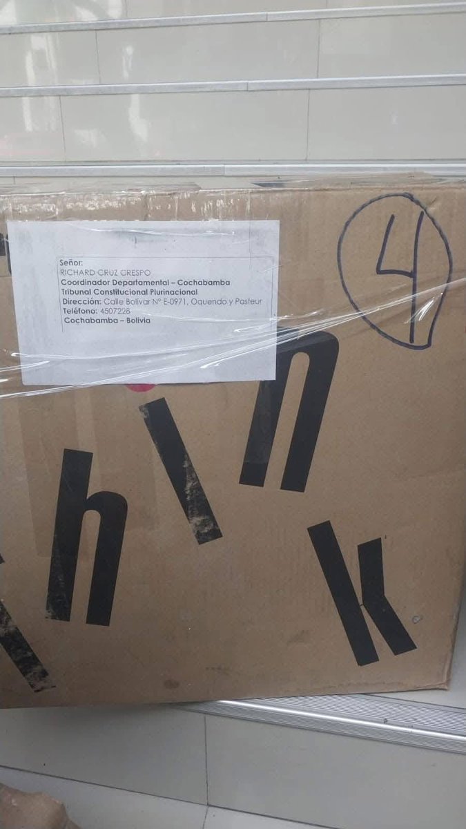 reddtvoficial's tweet image. Alarmas en el TCP: reportan la salida de varias cajas en plena tensión institucional

En medio de gran tensión, funcionarios y testigos reportaron la salida de varias cajas de las oficinas del Tribunal Constitucional Plurinacional (#TCP), hecho que ha generado alarma pública.…