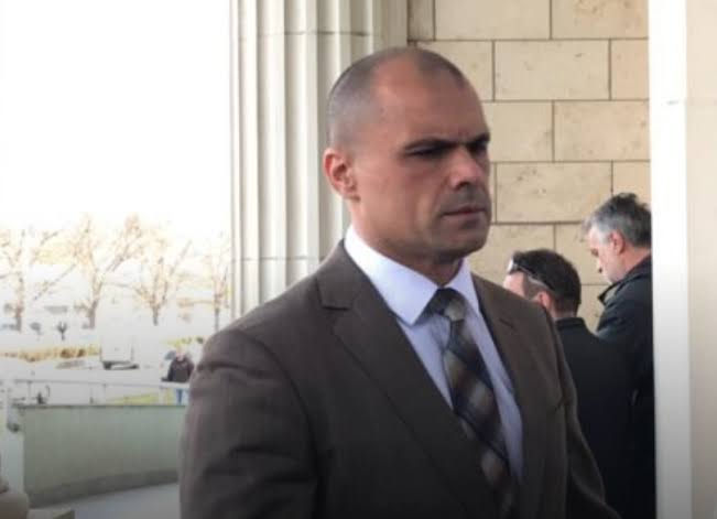 MKDProLet's tweet image. Ја гледам цело време нешто ми смрдуфка на Х-ов оно Тетовсково Lајно да ти било 🤷‍♀️
Демир повише му одговара на сељачкава фаца, но ај Синиша ќе го викаме, тајниот агент од ТЕМУ  кој се заиграл бајаги ПРОТИВ #ВМРО ај сеа ПЕЈ за #дувлото и за #Pips 
@mvr_javnost #Трпај 📢 #27миАприл