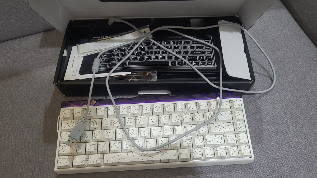 Tô vendendo teclado aula 68he 1 semana de uso, não me adaptei a teclado magnético. 

Faço um preço muito bom pra vender rápido, só chamar dm