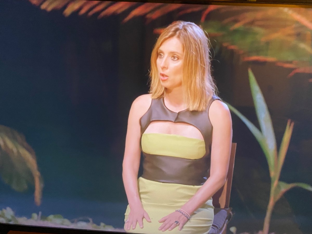 Gilbert: has visto todo lo que he echo?Claudia: y tú que has echo? Puedes dejar de pensar en lo que he echo y piensas tambien un poquito o entender en por que lo he echo?
TODOS SOMOS SANDRA😮
Claudia te has pasado el juego, personaje🤦🏾‍♀️ #LaIslaDeLasTentaciones11