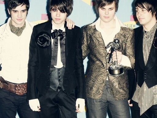 Hourly panic at the disco tweet media