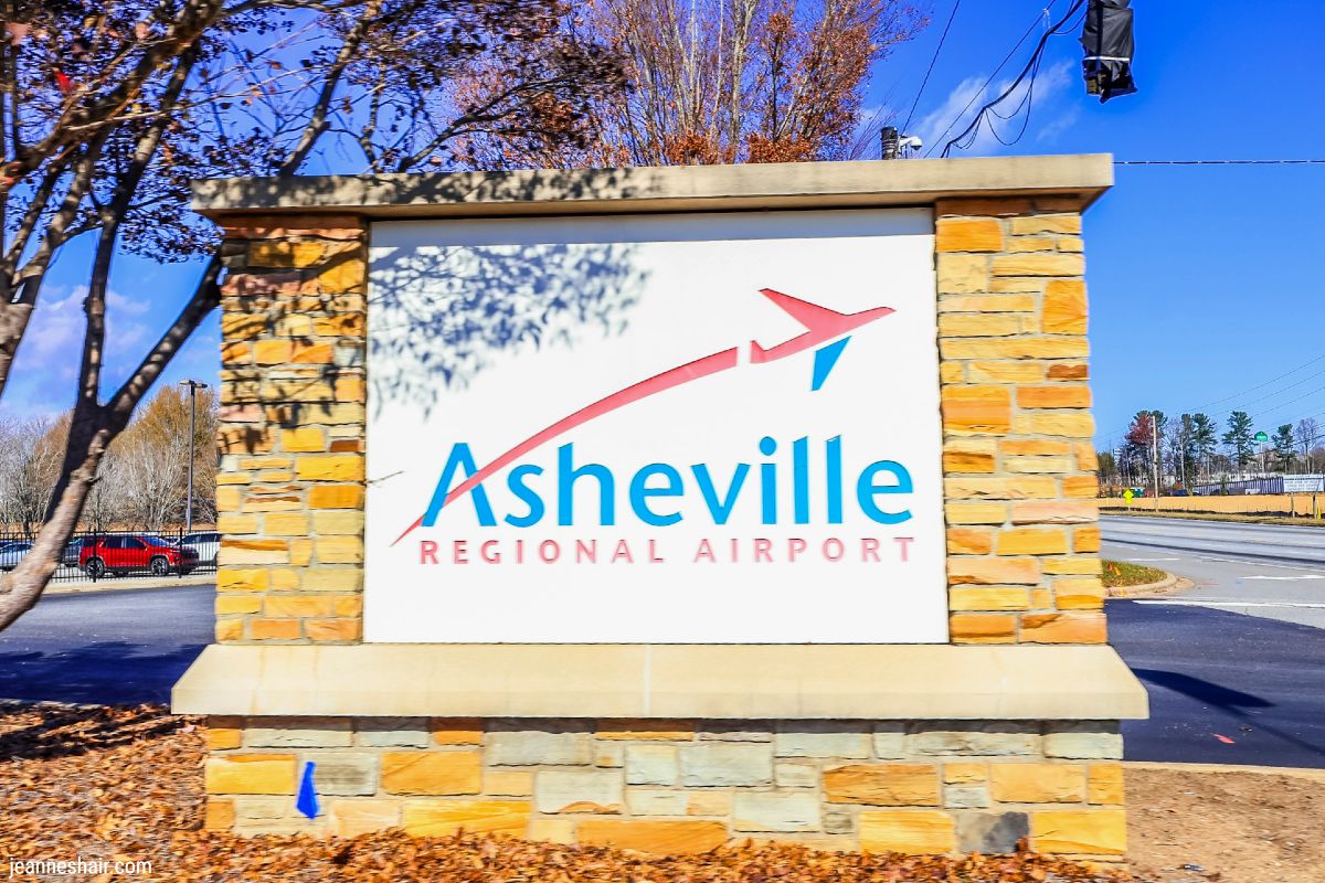 Flying Into Asheville for a Wedding? Read This First!

Asheville &amp; WNC are major hotspots for destination weddings — and if you’re landing here soon, we want to help you make the most of your trip!

jeanneshair.com/flying-into-as…

#Asheville #AshevilleWeddings #AVLWed #WNC