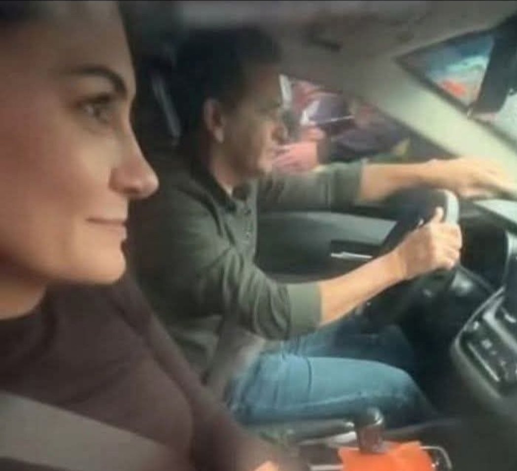 vinicios_betiol's tweet photo. MUITO TRISTE: olhem a carinha de tristeza da Michelle Bolsonaro deixando a Polícia Federal, após visitar o marido. Estou muito comovido com a cena. https://t.co/iCEbOKHvji