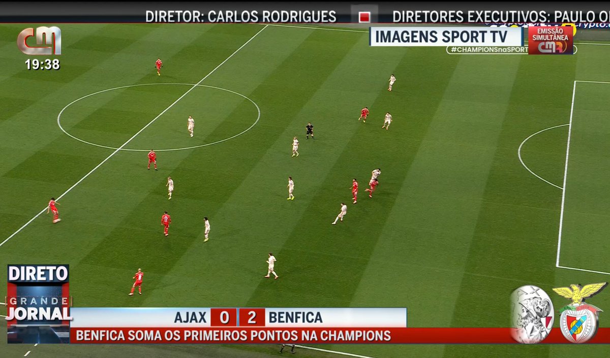 A história é mesmo curiosa presidente…

Para além do sucedido no passado, hoje - poucas semanas depois, marcam golo através de um canto que foi ganho de forma irregular, por fora de jogo. 

Aguardemos o comunicado do Sô Rui.