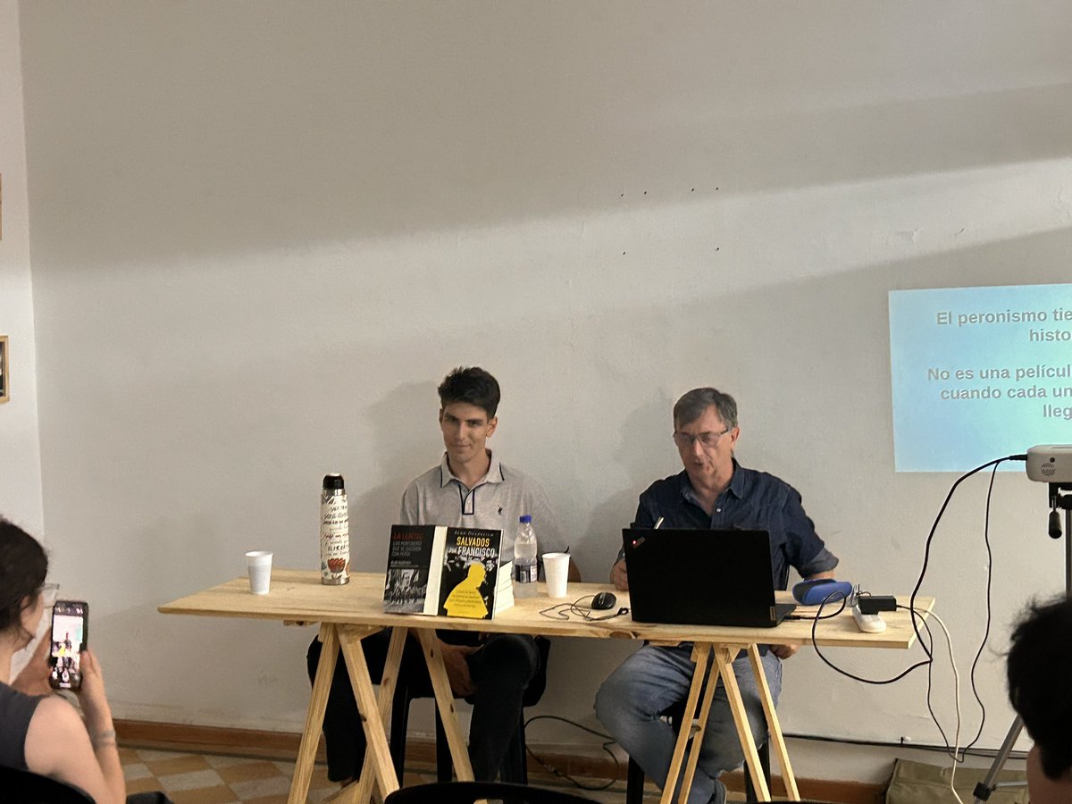 felipemromeroo's tweet image. [AHORA] @DuzdevichAldo expone sobre historia del peronismo en la unidad básica del Frente Renovador CABA