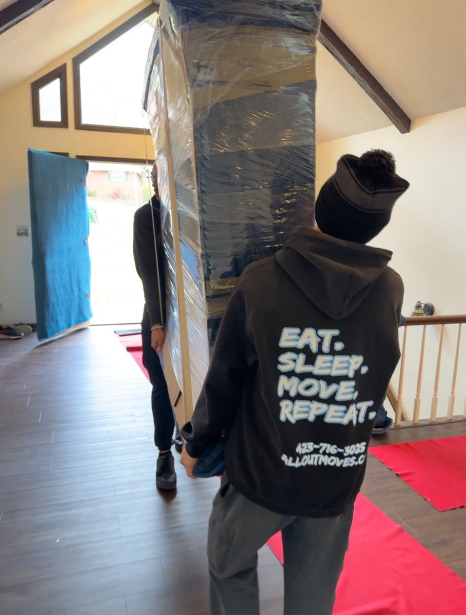 AllOut2018's tweet image. Eat. Sleep. Move. Repeat.
The saying on the hoodie is not just a slogan, it is the way this crew works.
Heavy pieces wrapped tight, protected from every angle, and moved with pride.
Your home. Your furniture. Our care.

#AllOutMoving #EatSleepMoveRepeat #MovingDay