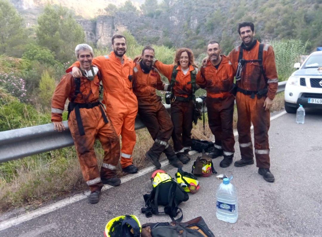 1/2 Hoy ha fallecido en un trágico accidente laboral Cristina, Agente Medioambiental y compañera voluntaria de nuestro grupo. Cristina una buena compañera y mejor persona, vitalista, con una energia sín fín, siempre dispuesta.
Que la tierra te sea leve, Cristina.