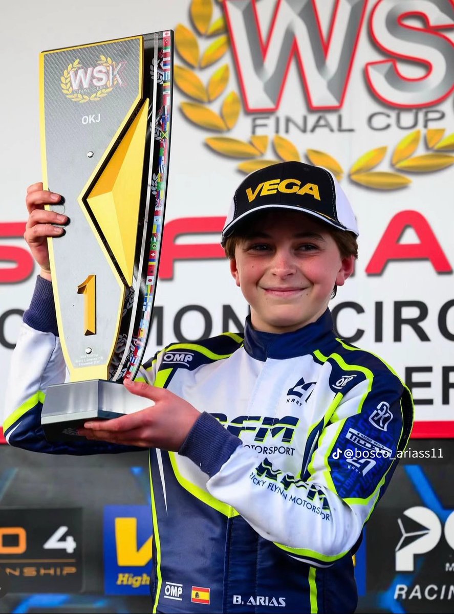 Circuit_Spec's tweet image. 🎬 Y... ¡Nuevo cambio drástico de los acontecimientos!

🛜 Tras un error en el sistema operativo que le restó 6 puntos en Franciacorta...

🏆 ¡Nuestro #Boscohete🚀, Bosco Arias es finalmente, CAMPEÓN de la WSK Final Cup de Karting!

🔜 Como dijimos, el futuro es ilusionante...
