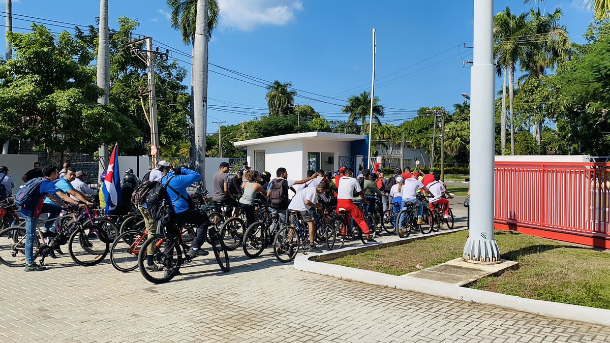 🚴‍♂️ En el <a href="/FinlayInstituto/">Instituto Finlay de Vacunas</a> recibimos a jóvenes del MININT en una #Bicicletada por el 65 aniversario del <a href="/minint_cuba/">MININT_CUBA</a> y como parte de las actividades del Programa por el Centenario de nuestro Comandante en Jefe #Fidel Castro Ruz.

#100AñosConFidel #FidelPorSiempre #FidelVive