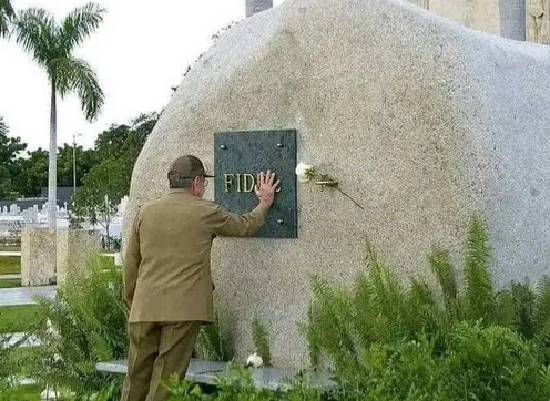 #Eternamente #Fidel <a href="/CubaMined/">MINED</a> @CubaEduca <a href="/AlemanYandry/">Yandry Alemán Viera</a> @DPEVillaClara @DMESagua <a href="/LienMons/">Lien O'farril Mons</a> #FidelPorSiempre #FidelViveEntreNosotros