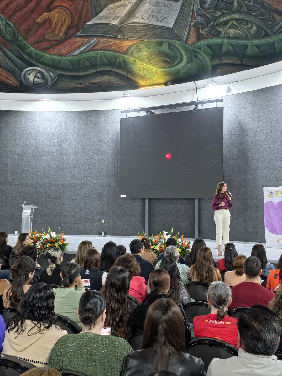 C5EscudoJalisco's tweet image. Desde C5 Escudo Jalisco reafirmamos nuestro compromiso de contribuir, desde nuestra labor diaria, a la atención oportuna y la protección de todas las mujeres, niñas y adolescentes. 🧡✨
