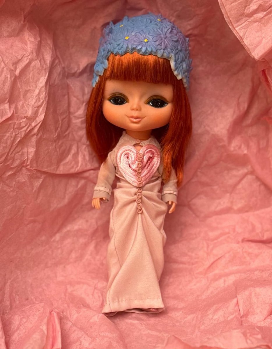 emmarobcerts's tweet photo. Emma Roberts having a doll created of herself in a matching custom outfit to bring to an event is just the most on brand thing she could possibly do https://t.co/l1rHFHKfDJ