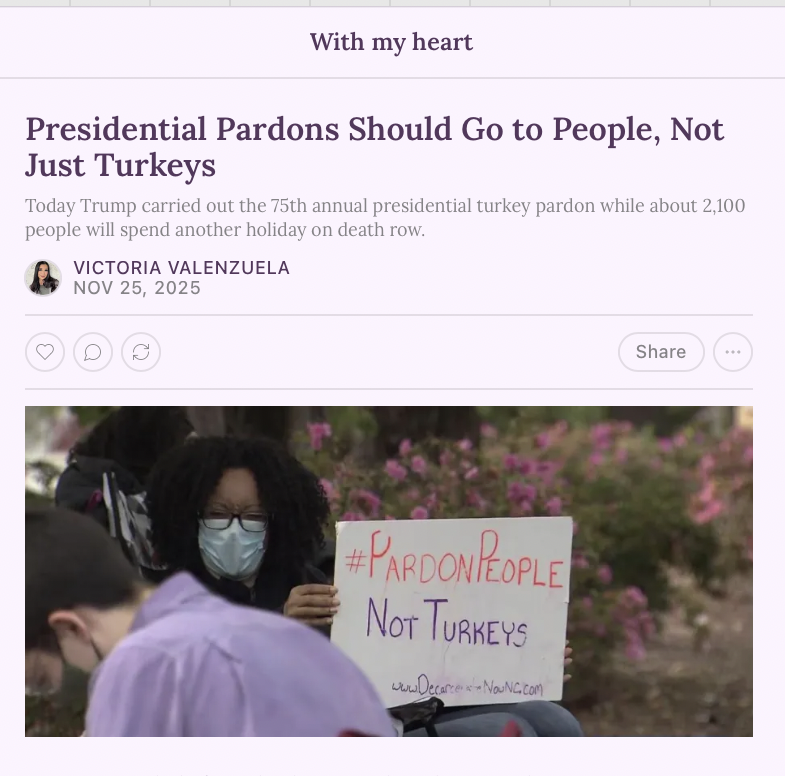 Victoriaevalenz's tweet image. Today Trump carried out the 75th annual presidential turkey pardon while about 2,100 people will spend another holiday on death row.

victoriaevalenzuela.substack.com/p/presidential…