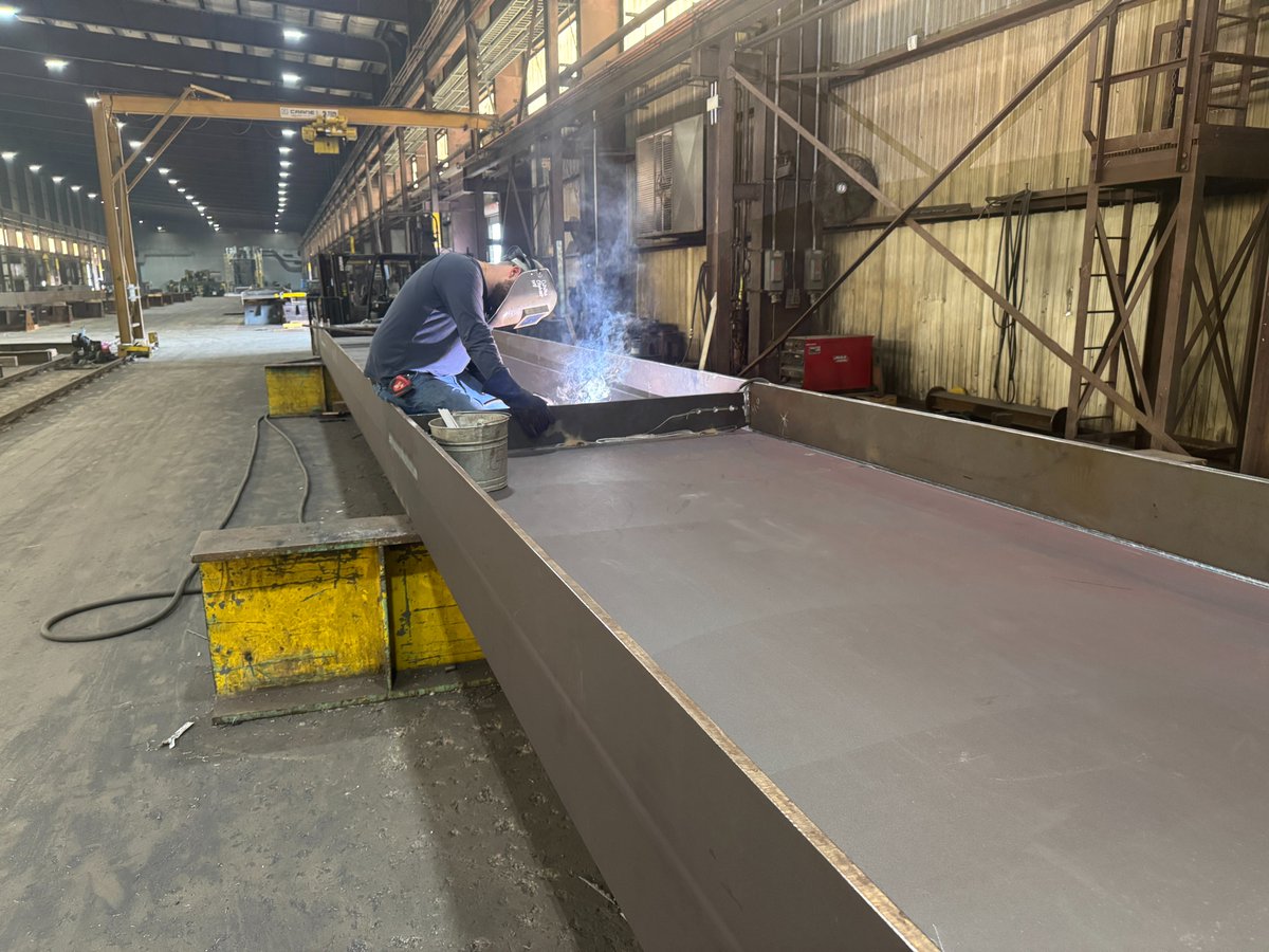 StuppBridgeCo's tweet photo. Steel for US431 over Panther Creek in Daviess Co, KY is Fabricated &amp; Installed! 
@NucorCorp -Steel Plate - Brandenburg, KY
Stupp -Steel Fabrication - Bowling Green, KY
@scottandmurphy - GC/Erection - Bowling Green, KY
#PalmerEngineering - Designer - Winchester, KY
#MADEINKENTUCKY https://t.co/x9tw69QYaB