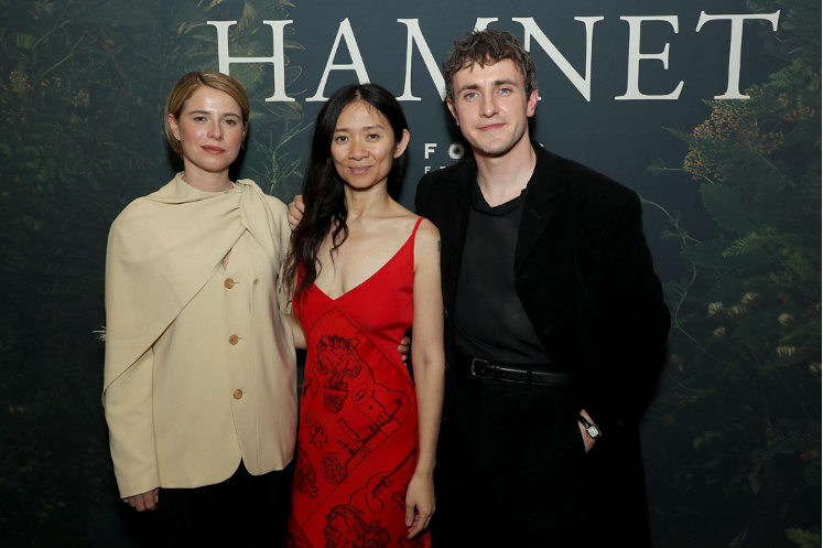 CineDump's tweet image. *NY Special Screening Photos* Chloé Zhao, Jessie Buckley, Paul Mescal, and More at the New York Special Screening of HAMNET 11.21 #Hamnet