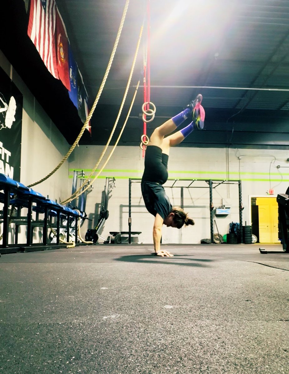 RoxanaCodes's tweet image. Oh man. I existed today, but it didn’t really feel like it. 😆
A certain Sebastian had a bad night, so we all had a bad night. 
Still reviewing and prepping for upcoming interviews and meetings! This week off has come in pretty handy. 😅
#fitdevs -#cantstopwontstop