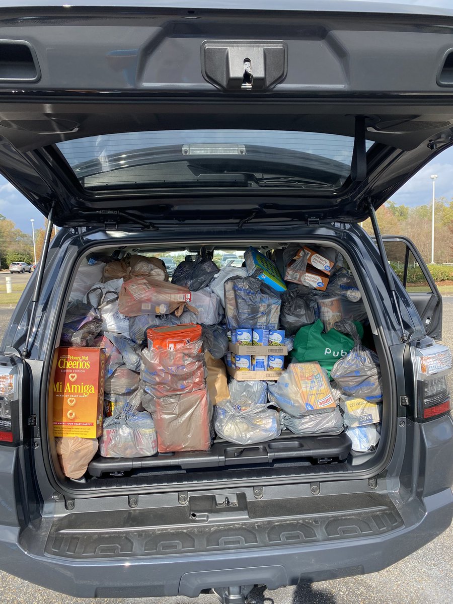 BSherSB's tweet photo. We were able to deliver items to the Woodland Food Pantry, that serves to 3 counties! Thank you to all that donated. This was awesome! #thankfulgratefulblessed @emilyneedham26 @BaileyCarlisle4  @brown_alyssam https://t.co/WbDfE8HKTC