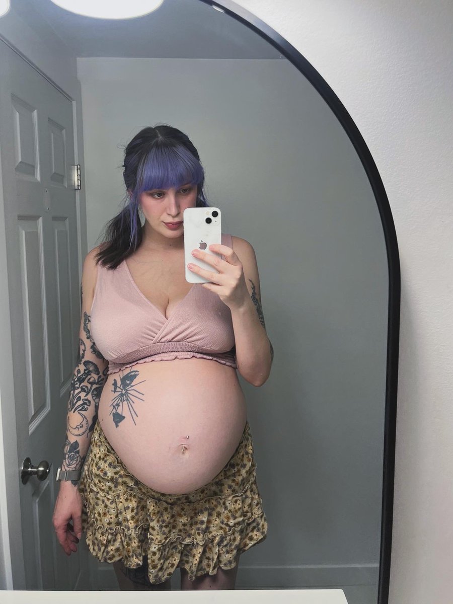 thetragicallyHP's tweet image. in case you missed how huge and hot i am on insta