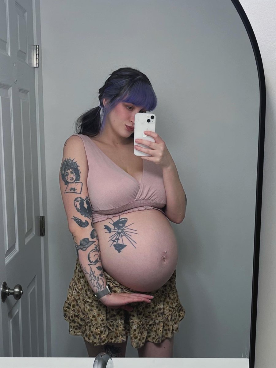 thetragicallyHP's tweet image. in case you missed how huge and hot i am on insta