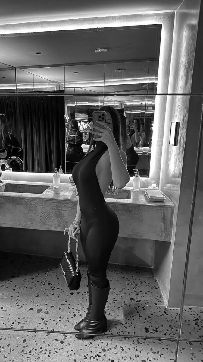 LauraYdBVB's tweet image. i love blocking people, shut up bitch.