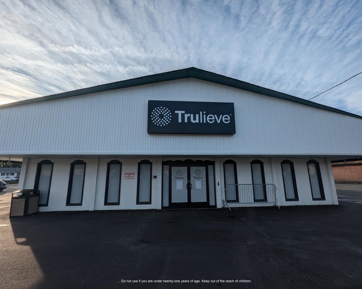 🍩 Start your Green Wednesday with a sweet treat! Dudes Donuts will be at Bristol Trulieve from 9 AM–12 PM, then <a href="/TheraplantCT/">TheraplantCT</a> joins us 2 PM–4 PM. Don’t miss out! + shop today's deals here: trulieve.com/dispensaries/c…