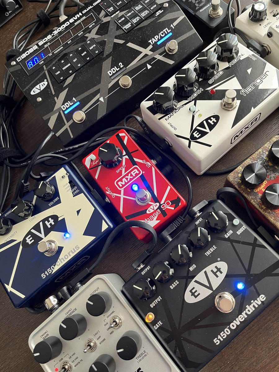 nao_shapes's tweet image. (๑˃̵ᴗ˂̵)good morning 🌞
November 26 水曜日 🥺ﾃﾞｼ
#いい風呂の日 🛀
皆様〜素敵な1日oh♫♡🐈‍⬛🐾
インフルご注意下さい🙏
#EVH 🎸推し🥺👍
#大阪観覧車停止 🎡9時間