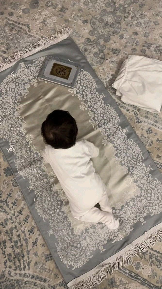 وَمِن ذُرِّيَّتِنَا أُمَّةً مُّسْلِمَةً لَّكَ

ياربّ ذرية طيبة،
ترضينا فيها... ♡