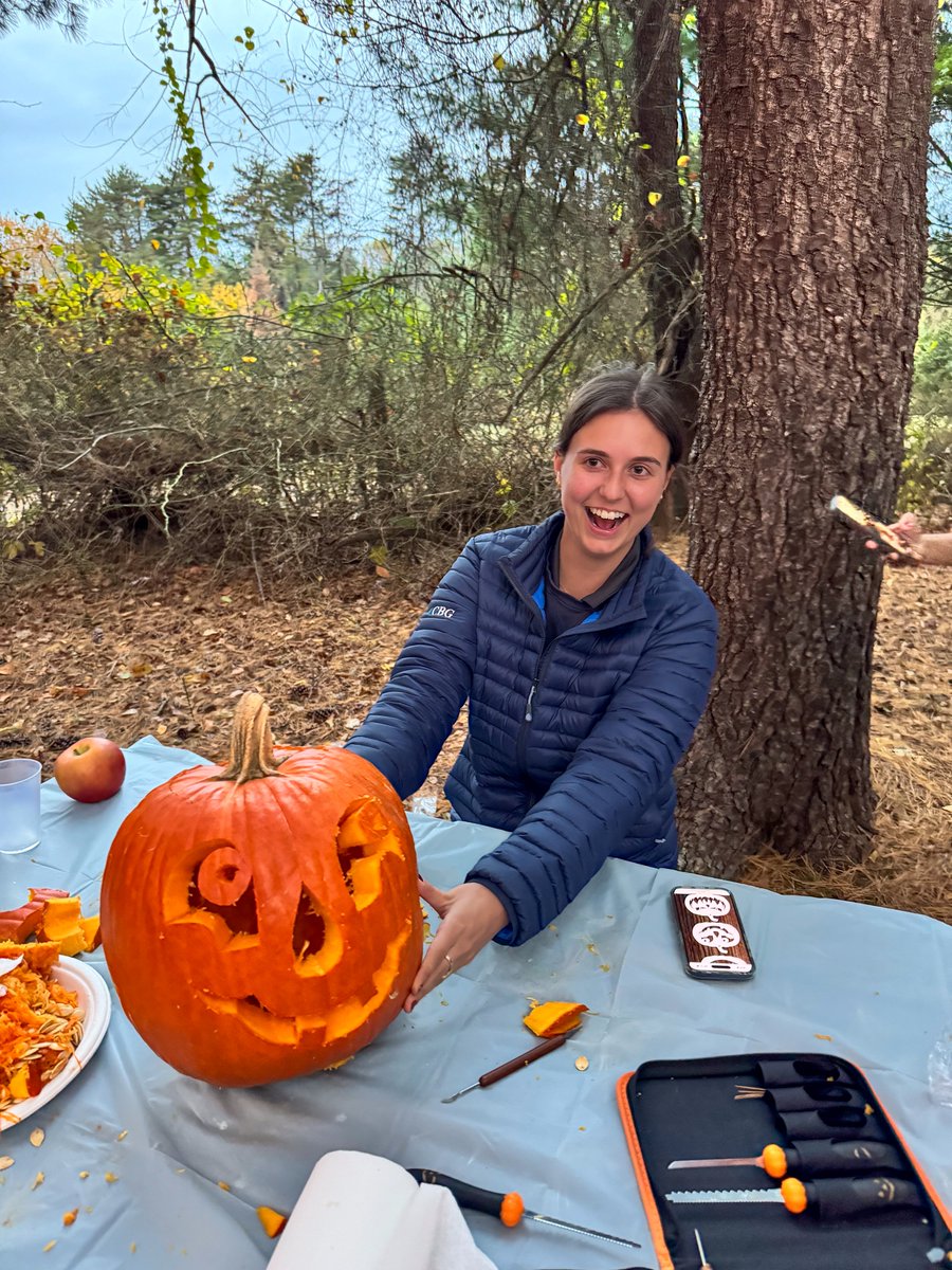 CBGBuildingCo's tweet image. Our Women of CBG team celebrated fall at Krop’s Crops &amp;amp; Vintage Marketplace! 🎃🍂

Hayrides, pumpkin carving, pizza, and cider made for a fun autumn afternoon.

#WomenOfCBG #CBGbuilds #WomenInConstruction #TeamCBG