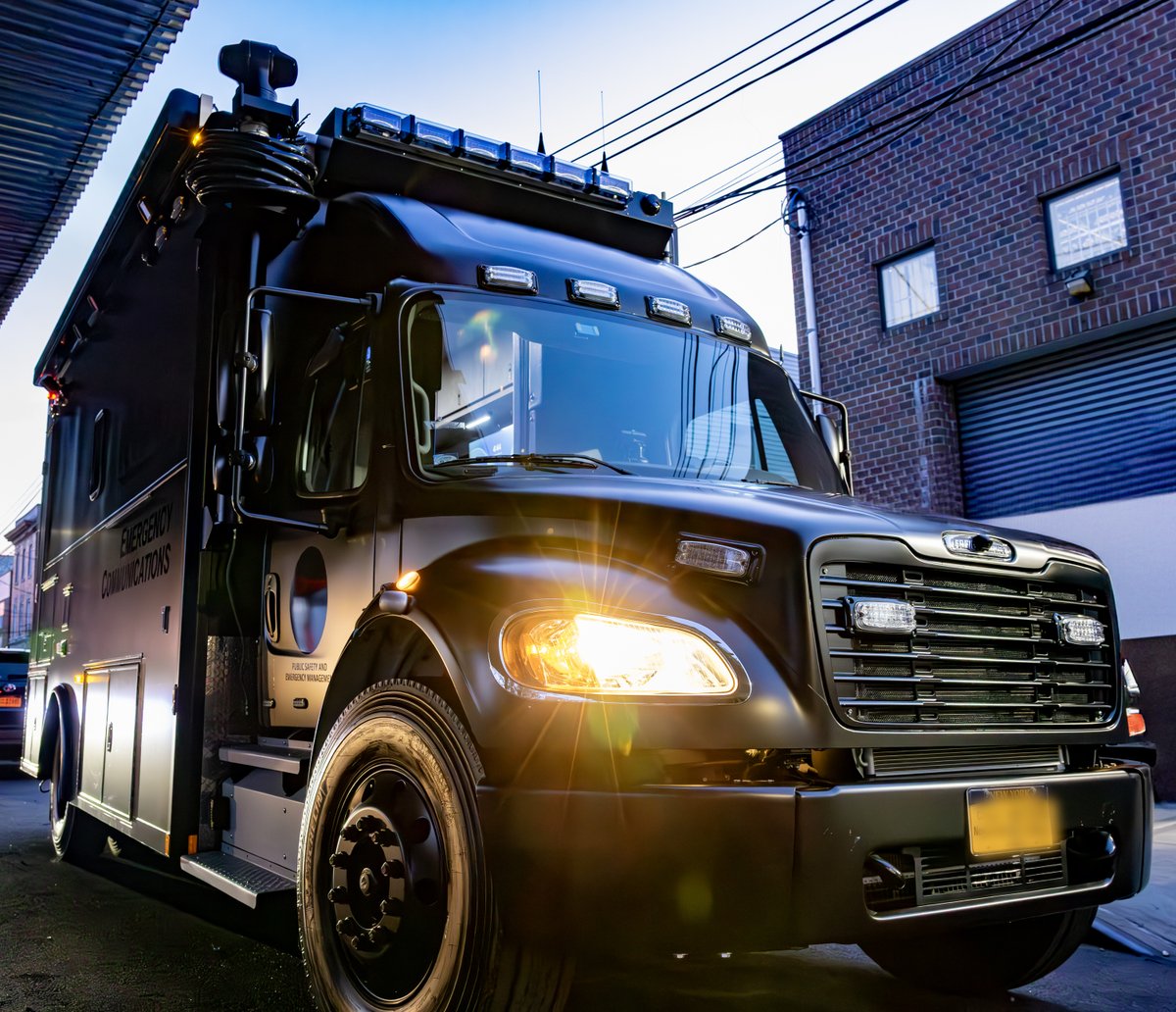 NYCOfficeofTech's tweet image. OTI is proud to partner with our city's first responder agencies to make NYC the safest big city in the nation. 

Today's announcement of the state-of-the-art Emergency Communications Vehicle marks a major advance in our public safety capabilities. The ECV-1 will provide…