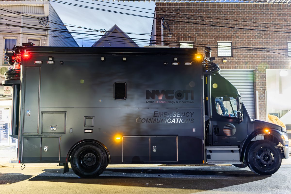 NYCOfficeofTech's tweet image. OTI is proud to partner with our city's first responder agencies to make NYC the safest big city in the nation. 

Today's announcement of the state-of-the-art Emergency Communications Vehicle marks a major advance in our public safety capabilities. The ECV-1 will provide…