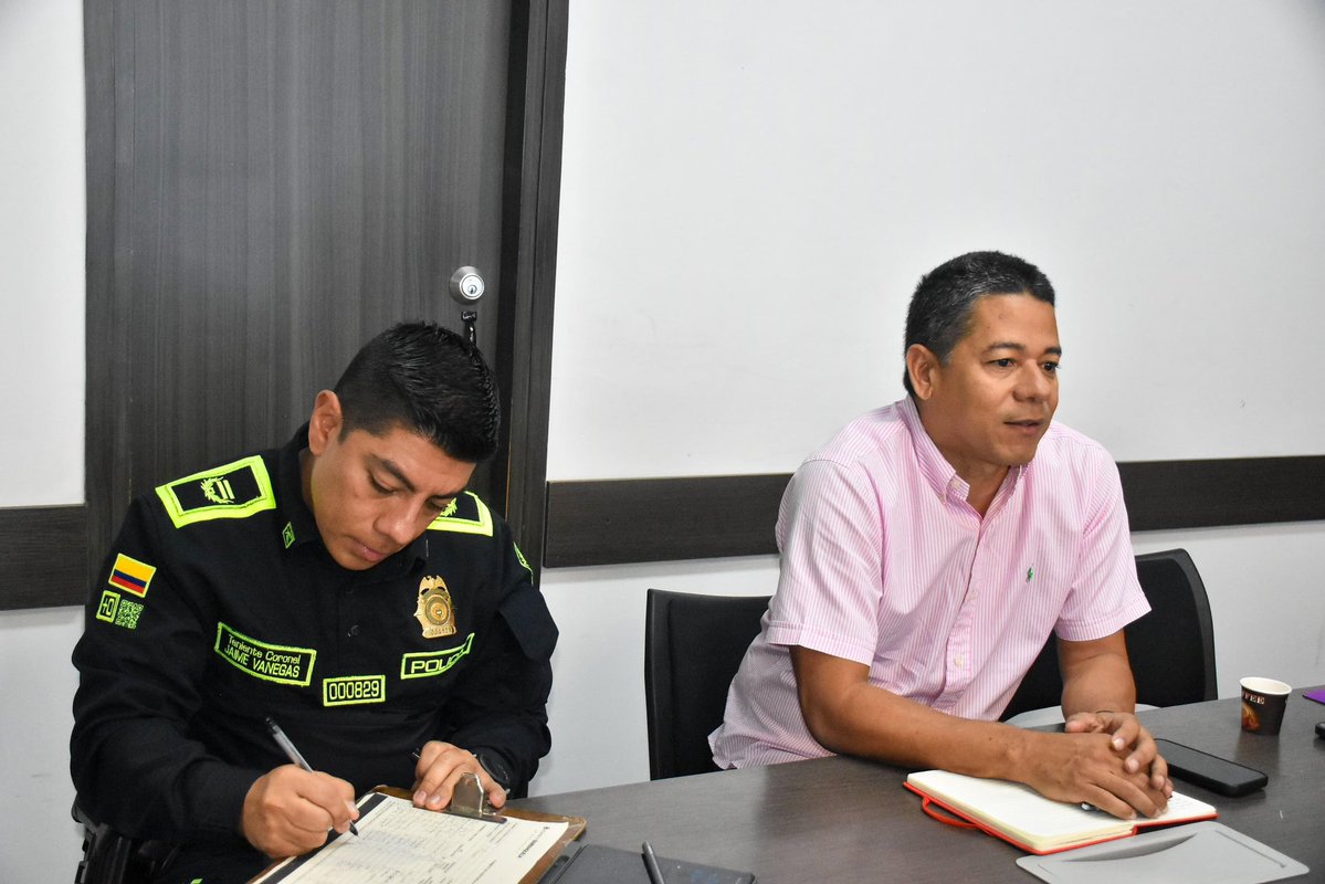 alcaldiabquilla's tweet image. Queremos que las fiestas de fin de año se disfruten de manera segura, cuidando la vida y la integridad de propios y visitantes.

En mesa de trabajo, coordinamos acciones operativas de vigilancia, inspección y control sobre la prohibición de la venta y uso de pólvora.