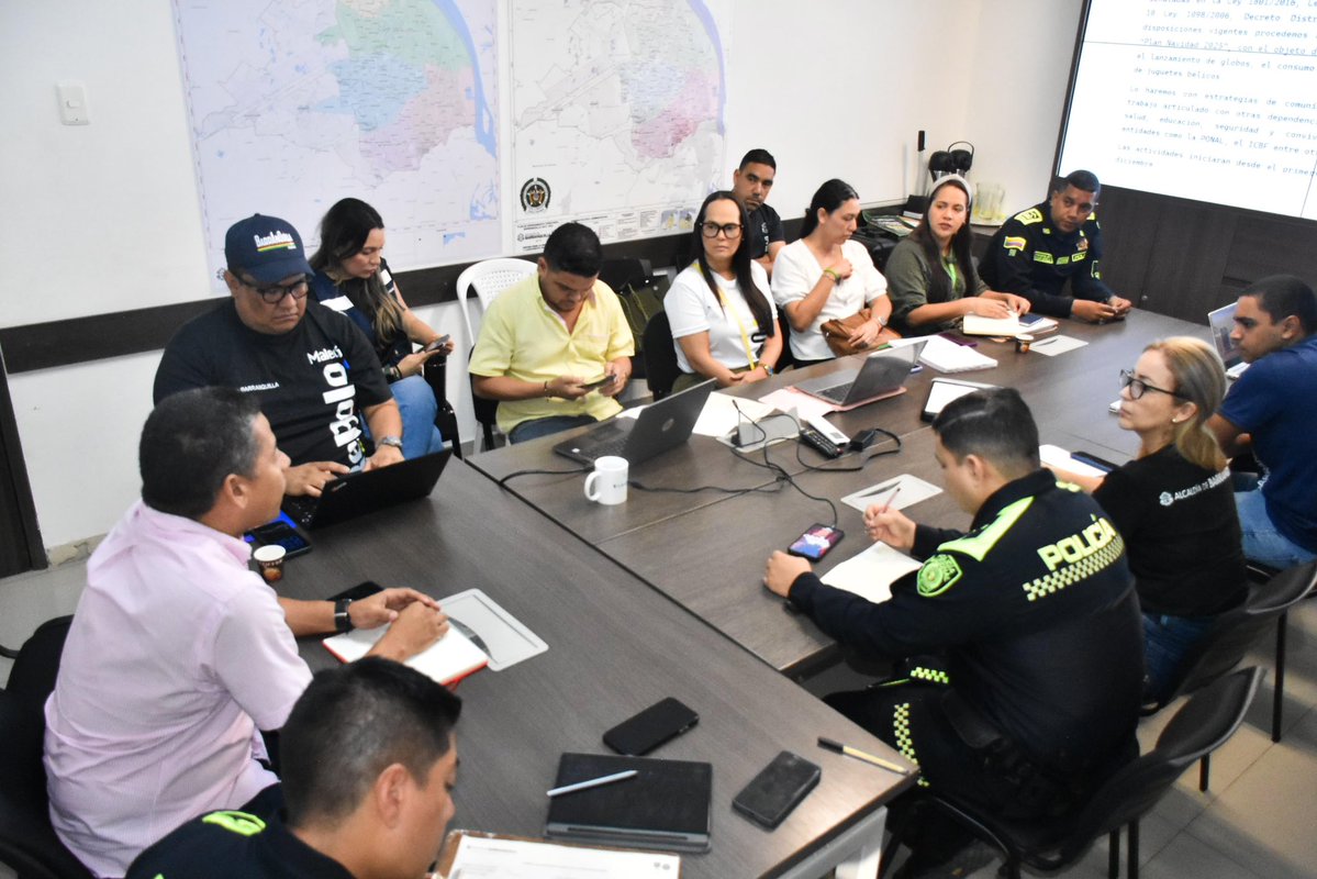 alcaldiabquilla's tweet image. Queremos que las fiestas de fin de año se disfruten de manera segura, cuidando la vida y la integridad de propios y visitantes.

En mesa de trabajo, coordinamos acciones operativas de vigilancia, inspección y control sobre la prohibición de la venta y uso de pólvora.