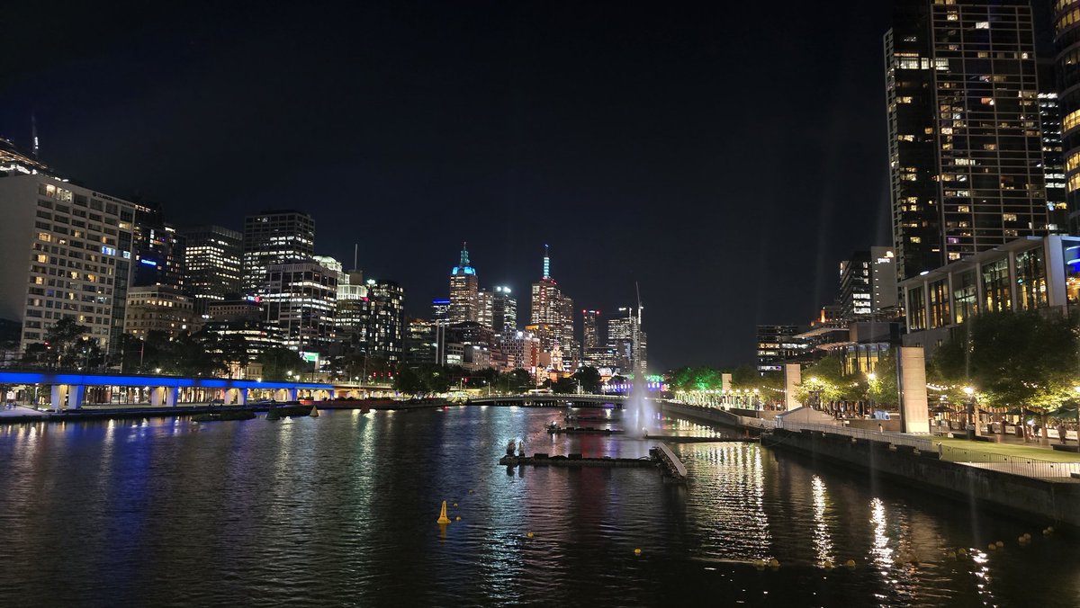 LinoSchilde's tweet image. AUSOUG Connect 2025 in Melbourne is officially on its way!!!!!

#dev stream opened by #oracle #orclAPEX PM Aswin Rao 

#fullRoom learning about #AI #vector searches