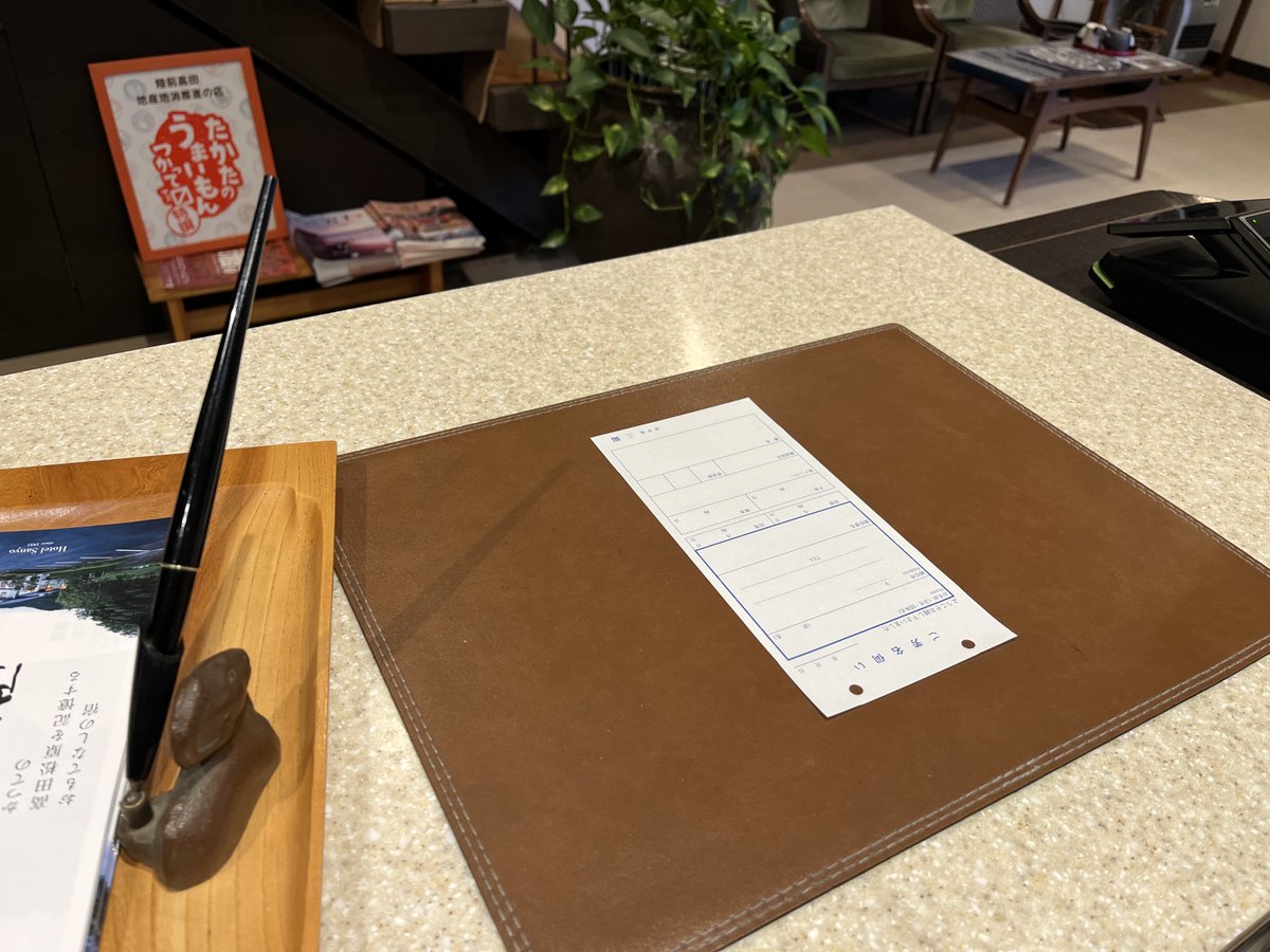 11月26日は「ペンの日」なんだそうです。
宿に着いて、お客さまが最初に行うチェックイン。その一筆に欠かせないのが、このペン。
実は滑らかに書けるように、替芯までちょっとこだわっています。
＃陸前高田　＃岩手