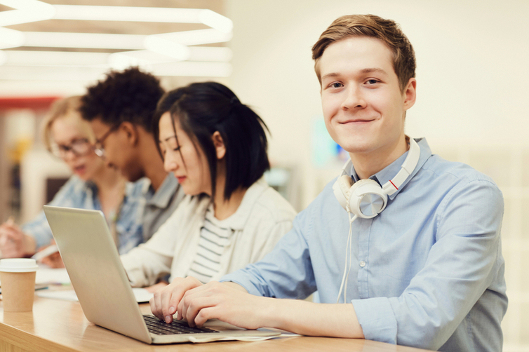 linuxiarze's tweet image. Relativity wspólnie z Fundacją Sarigato wspiera rozwój młodych talentów IT w Polsce.  Dzięki temu wsparciu sześć młodych osób, które doświadczają nierównych szans na start w dorosłość, zyska możliwość... linuxiarze.pl/relativity-wsp… #technologia #cybersecurity #programowanie