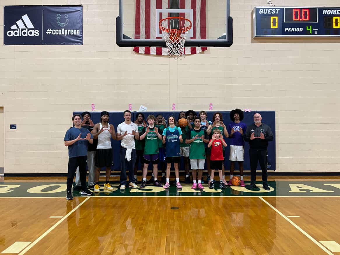 Holiday Practices when the Alumni comes back are the BEST! Family Homecoming with COLTS LEGENDS <a href="/z/">Zach Brock</a>.murph @_itssnik <a href="/leon_lecompte/">Leon</a> and adopted alumni <a href="/iam_alexd/">Alex Das</a> #COLTure #GIALIA 🙌