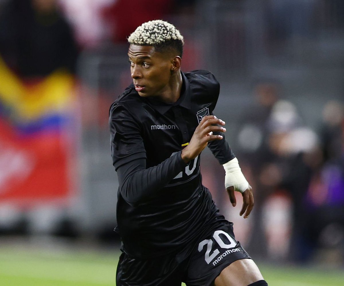 BenBocsak's tweet photo. 🇪🇨 Very soon Nilson Anguilo will be earning a big move. 

Genuinely a sensational player to watch both for Ecuador and Anderlecht this season.

A tall and leggy winger with outrageous flair. 

Some of the things that he does. The way he manipulates and controls the ball are out of this world. 

Even when he’s surrounded he’ll just weave his way out and find a way through time and time again. 

He’s the type of winger I love watching. Quick, relentless energy and full of tricks. 

Starting to become an elite creator now. He’s very good at playing clever deft and disguised passes into the box - doing the unexpected and just generally being aware of where his teammates are positioned inside the area. 

At 22-years-old he feels like a late bloomer but I believe he has the potential to play at the very top level. 

Going to be one of those players that earns a massive move off of the World Cup I reckon. If someone doesn’t snap him up before then.
