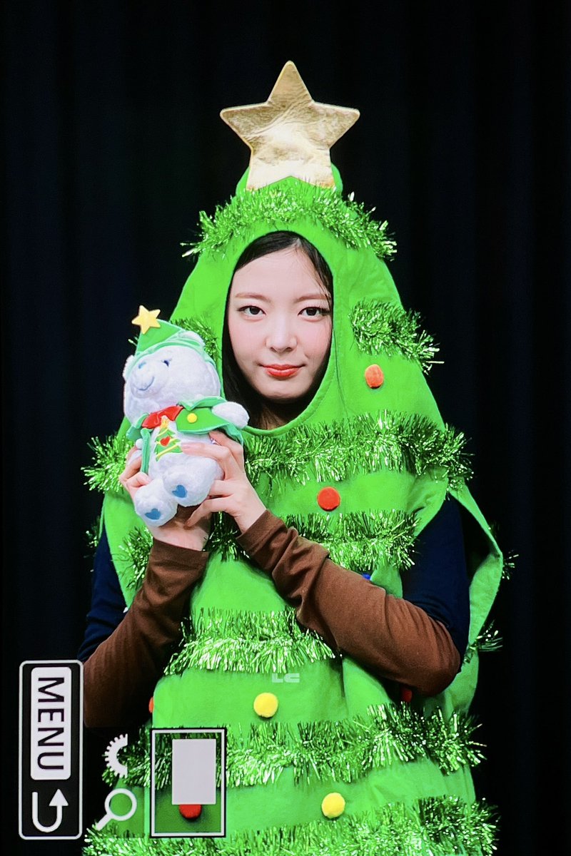 롱슬리브까지 갈색이니까 크리스마스트리 되려고 입은거 맞지ㅋㅋㅋㅋㅋㅋㅋㅋㅋㅋㅋㅋㅋㅋㅋ