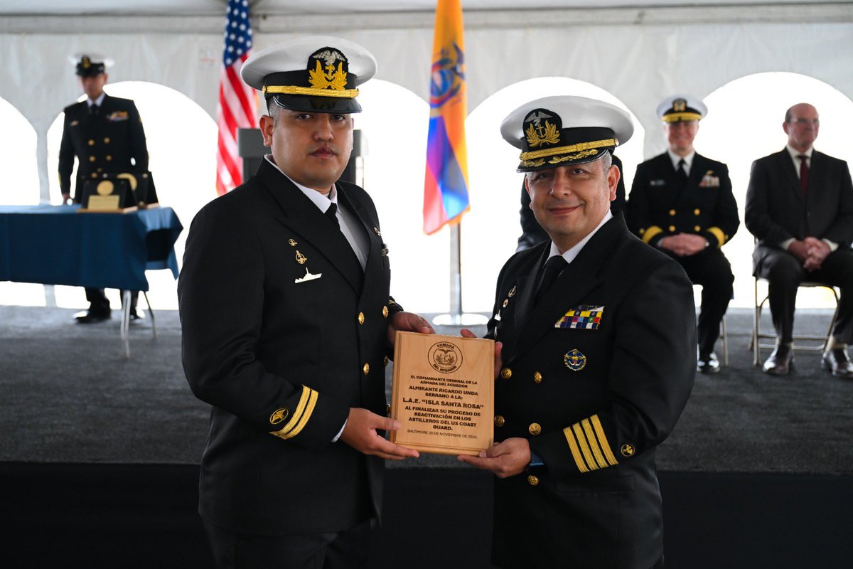 USembassyEC's tweet image. La semana pasada, la @USCG formalizó la entrega de un buque guardacostas de 110 pies (34 metros) a la @armada_ecuador que materializa la cooperación de 🇺🇸 para fortalecer la seguridad marítima del 🇪🇨.

Con la presencia de oficiales de ambos países en Maryland, EE.UU., se realizó…