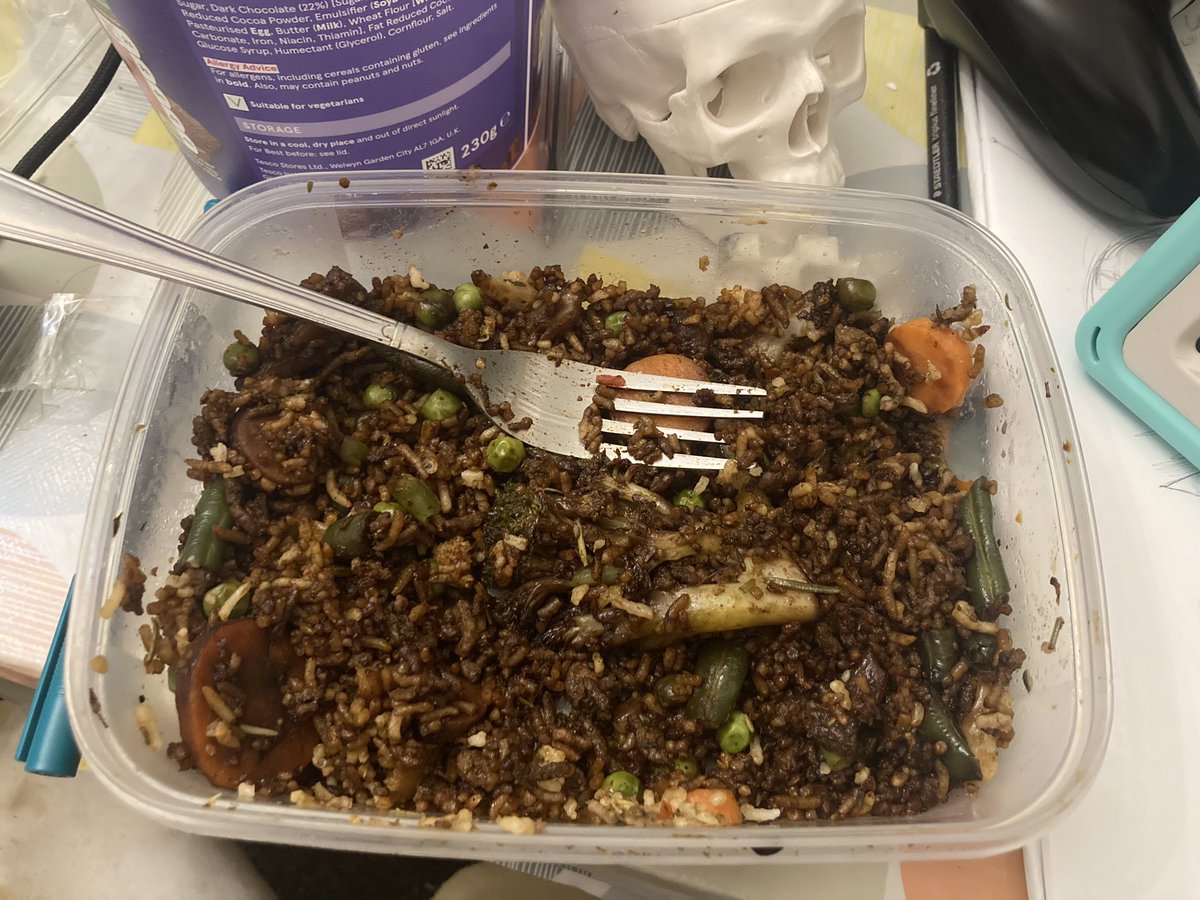 S3XYSTANNIS's tweet photo. nah bruh i spilt too much soy souce on my meal and ive only got instant noodles available man https://t.co/FMBcCJmU99