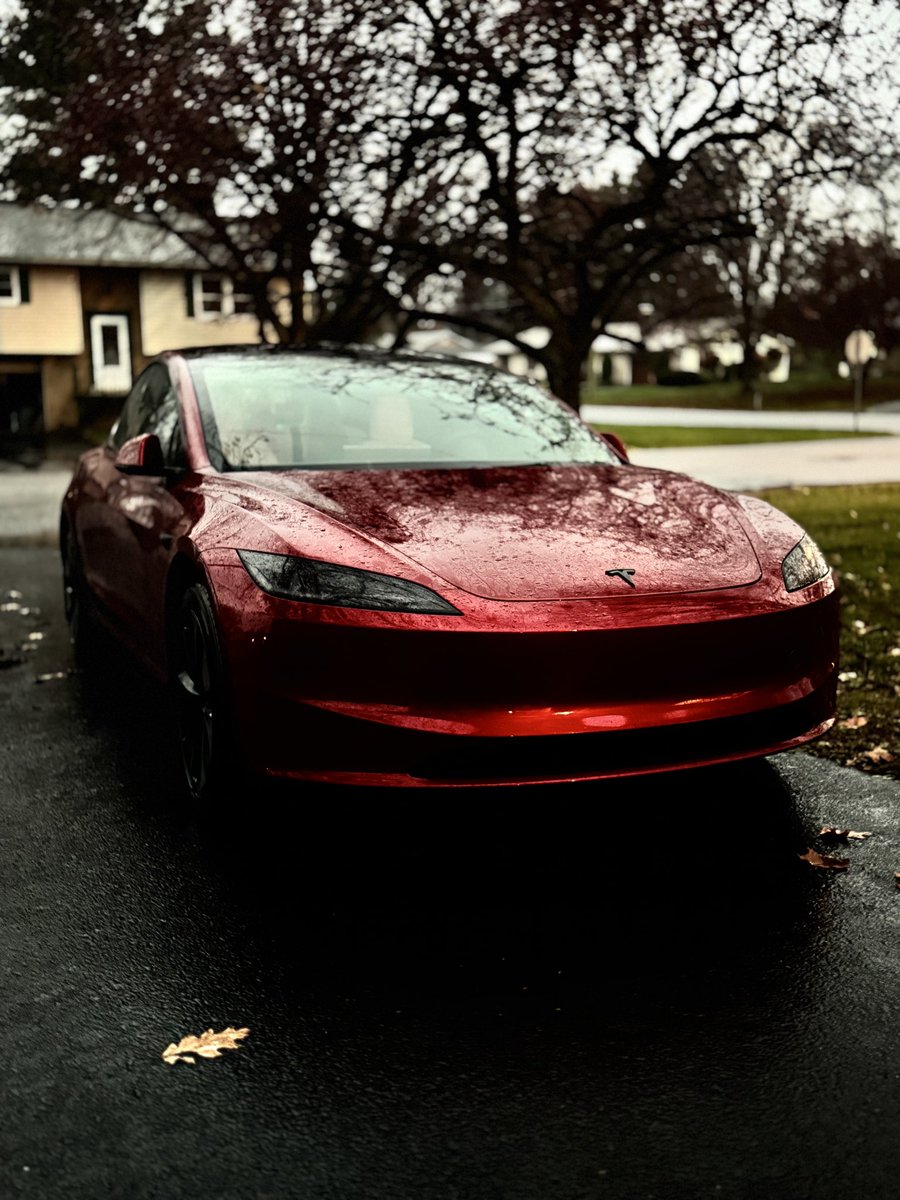 MrKibbles0's tweet image. Oh my, did @Tesla make the best-looking car 😍 🤤