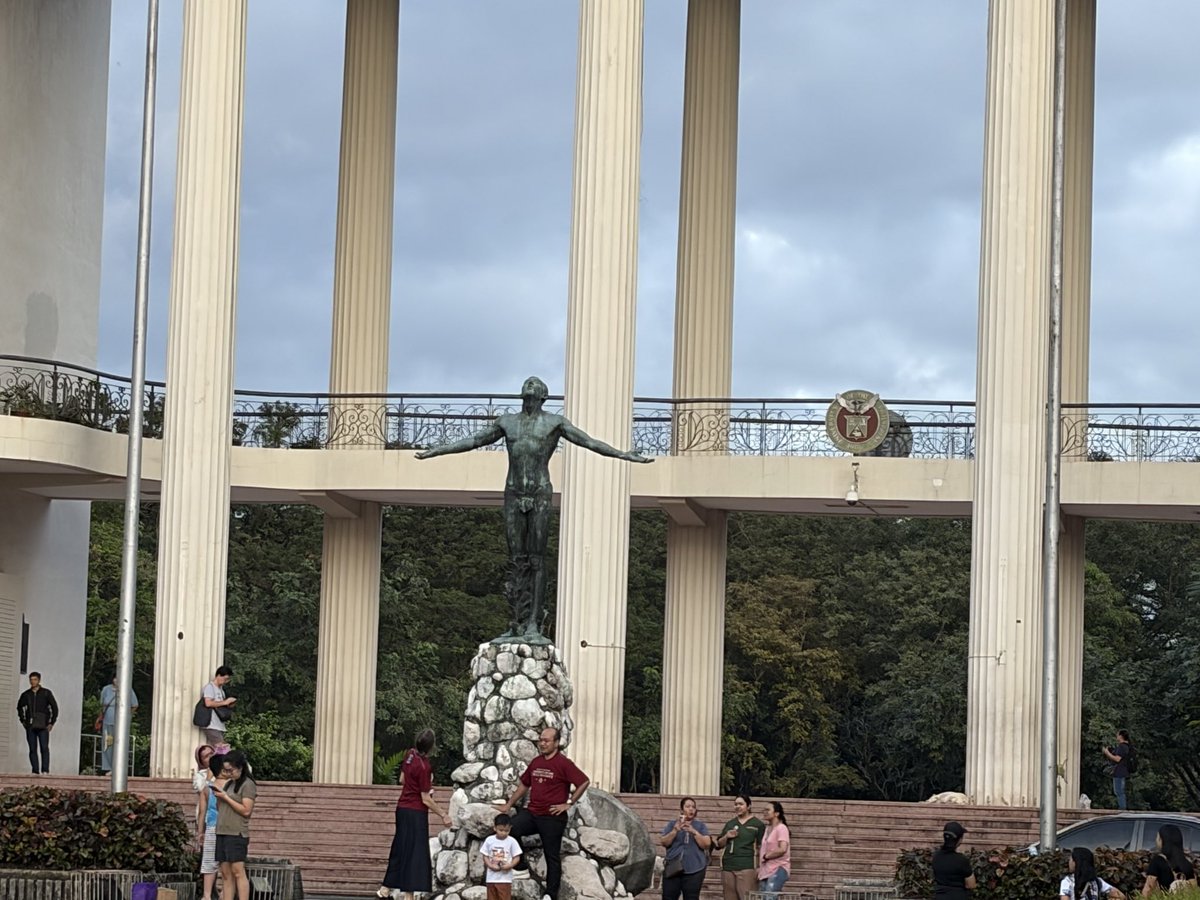 e_kahuna's tweet photo. I went to Manila to meet my daughter last weekend.
She's studying abroad at the University of the Philippines, majoring in Tagalog.
She's also doing internships through Jaica and Jetro.

We visited Intramuros and other historical sites from the Spanish colonial period in Manila. https://t.co/YTQs5jJAqR