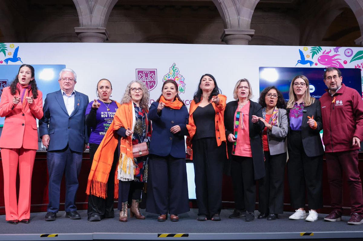Ines_GONI's tweet photo. En el Día Internacional de la Eliminación de la Violencia contra la Mujer, acompañamos a la #JefaDeGobierno, @ClaraBrugadaM, a la presentación de iniciativas legislativas y políticas públicas integrales para fortalecer la lucha contra la violencia hacia las mujeres en la Ciudad de México. 🧡🙋🏻‍♀️

La lucha para erradicar la violencia contra las mujeres implica un acompañamiento cercano y un marco jurídico sólido que permita prevenir, investigar y sancionar estos delitos. ⚖️

Desde la #CapitalDeLaTransformación hacemos un llamado para construir un territorio libre de violencia hacia las mujeres, adolescentes y niñas.