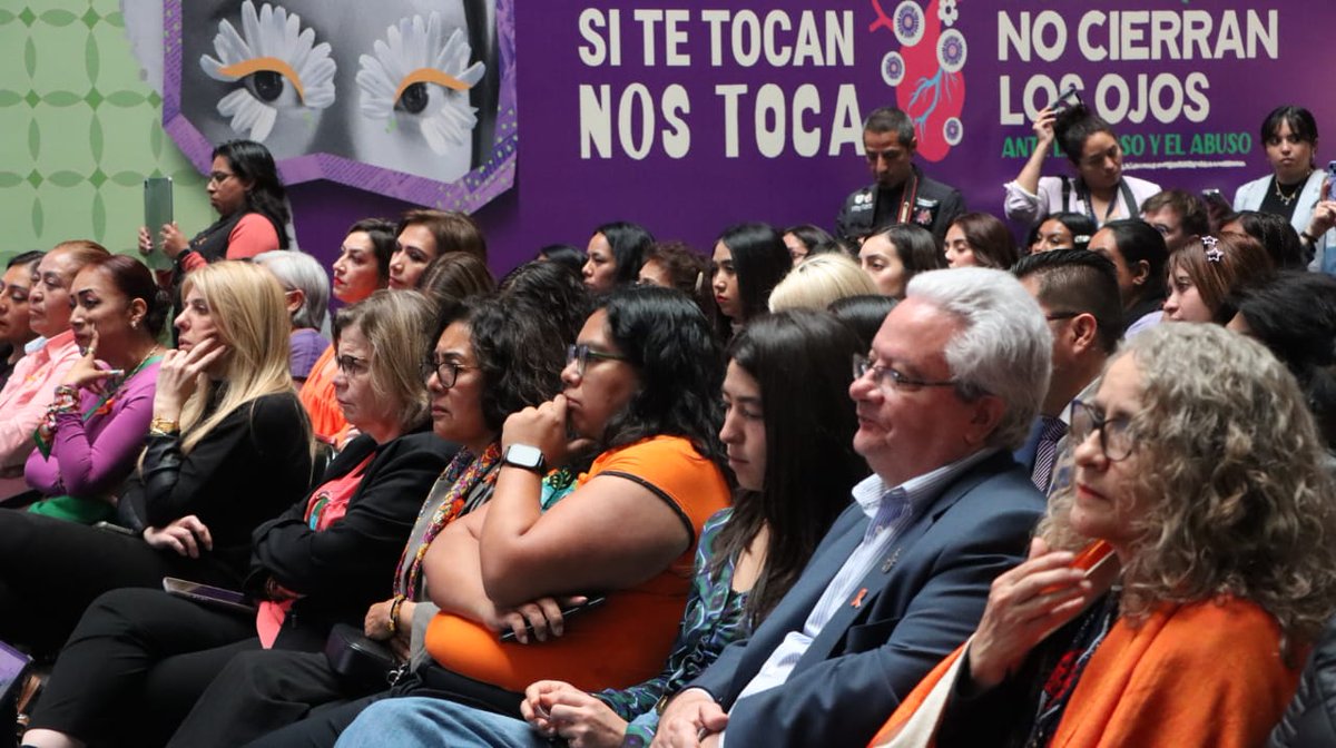 Ines_GONI's tweet photo. En el Día Internacional de la Eliminación de la Violencia contra la Mujer, acompañamos a la #JefaDeGobierno, @ClaraBrugadaM, a la presentación de iniciativas legislativas y políticas públicas integrales para fortalecer la lucha contra la violencia hacia las mujeres en la Ciudad de México. 🧡🙋🏻‍♀️

La lucha para erradicar la violencia contra las mujeres implica un acompañamiento cercano y un marco jurídico sólido que permita prevenir, investigar y sancionar estos delitos. ⚖️

Desde la #CapitalDeLaTransformación hacemos un llamado para construir un territorio libre de violencia hacia las mujeres, adolescentes y niñas.