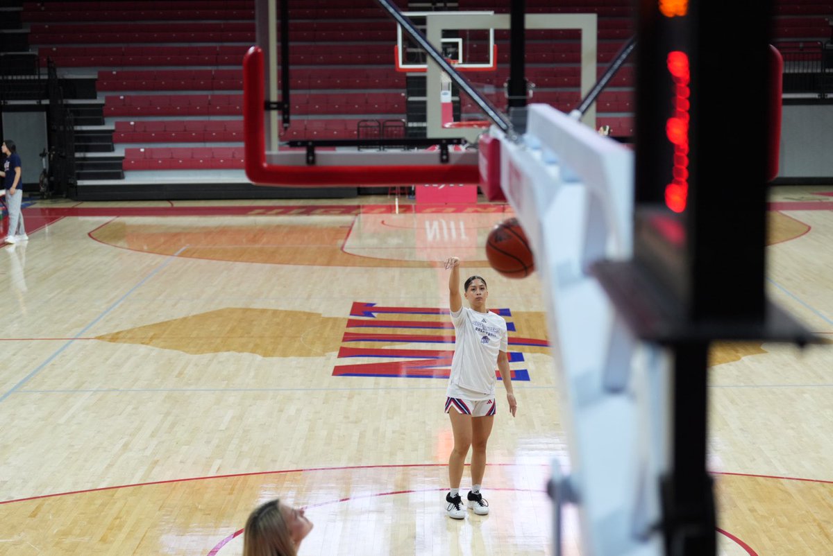 NJITWBB's tweet image. Shots up at the WEC. 

6pm tip vs FDU. 

#RollTech ⚔️