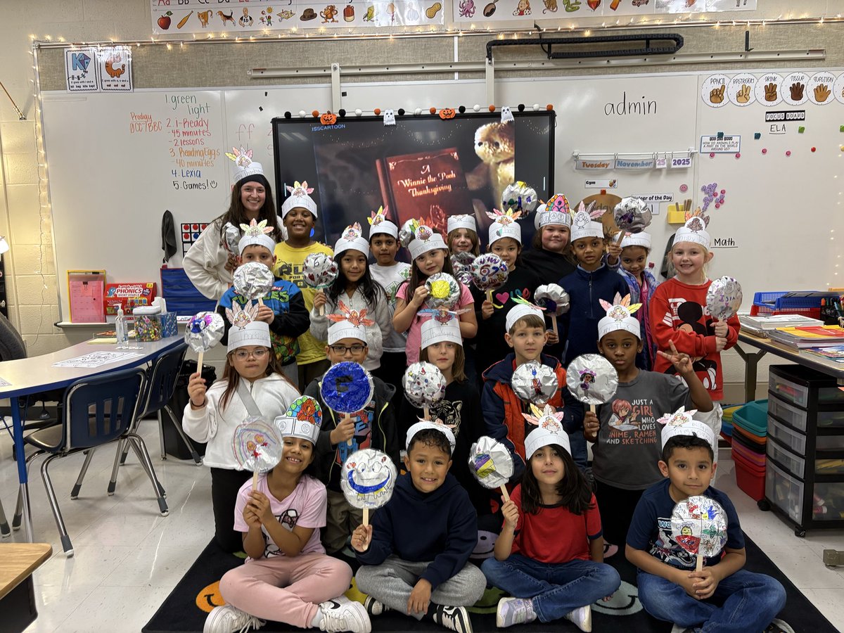 MissSterner's tweet photo. Happy Thanksgiving! 🦃🎈 https://t.co/dlDPPwoKFy