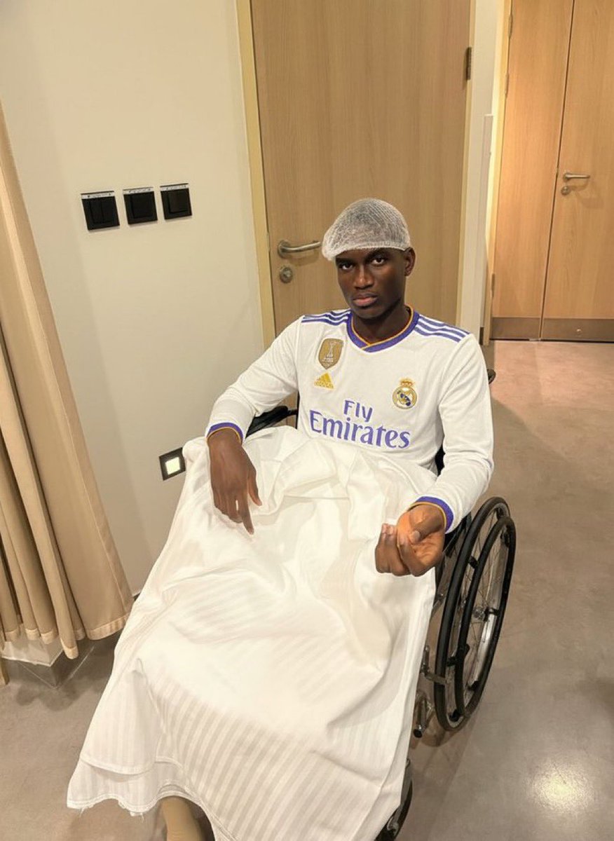 RMCFbase's tweet image. you are sick if are enjoying this barcelona and yamal downfall 

me: